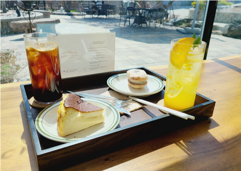 대야동 몬테인 카페 메뉴/아이스아메리카노/치즈케이크/흑임자인절미다쿠/오렌지에이드