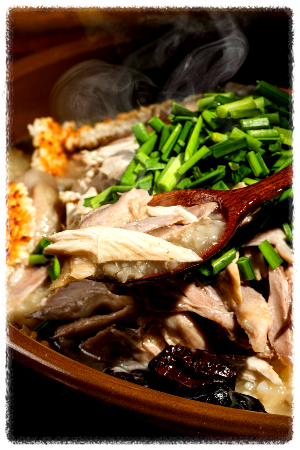 중앙탑초가집