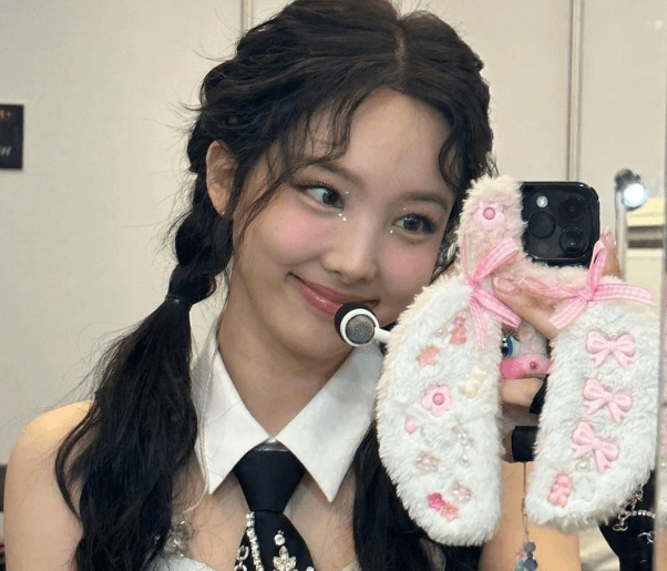 나연 셀카
