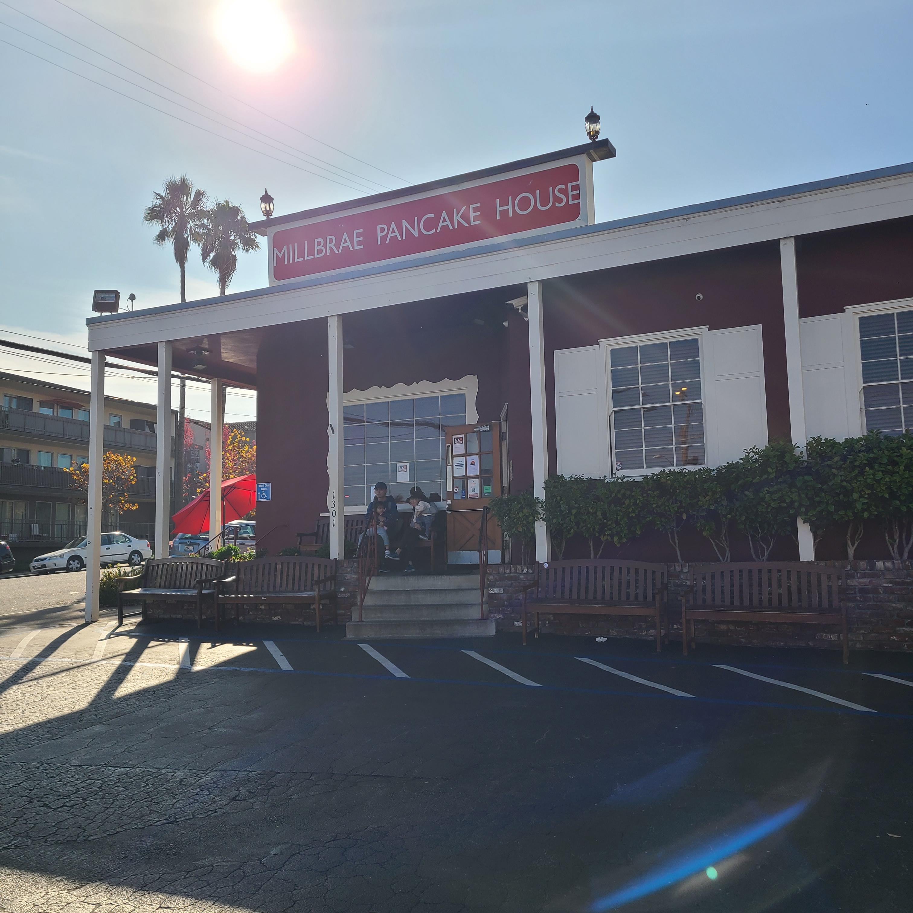 밀브레 팬케이크 하우스 (Millbrae Pancake House) 외관