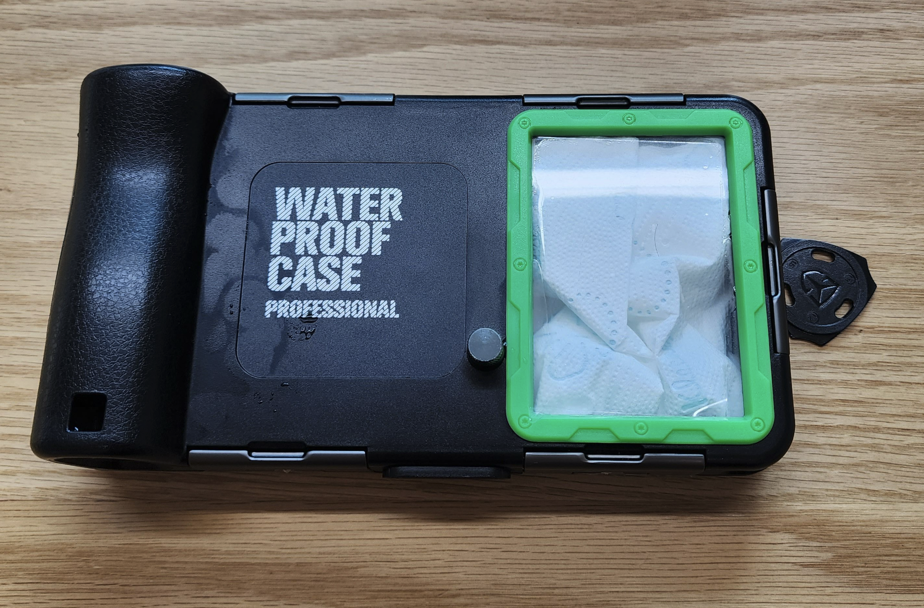 방수케이스방수테스트_욕조에서핸드폰꺼냄