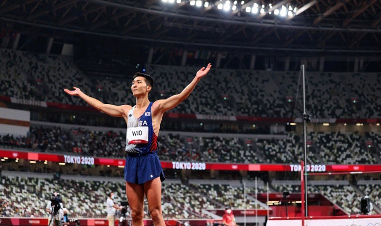 높이뛰기 우상혁 2024 세계육상연맹 인도어투어 실버 대회 2위