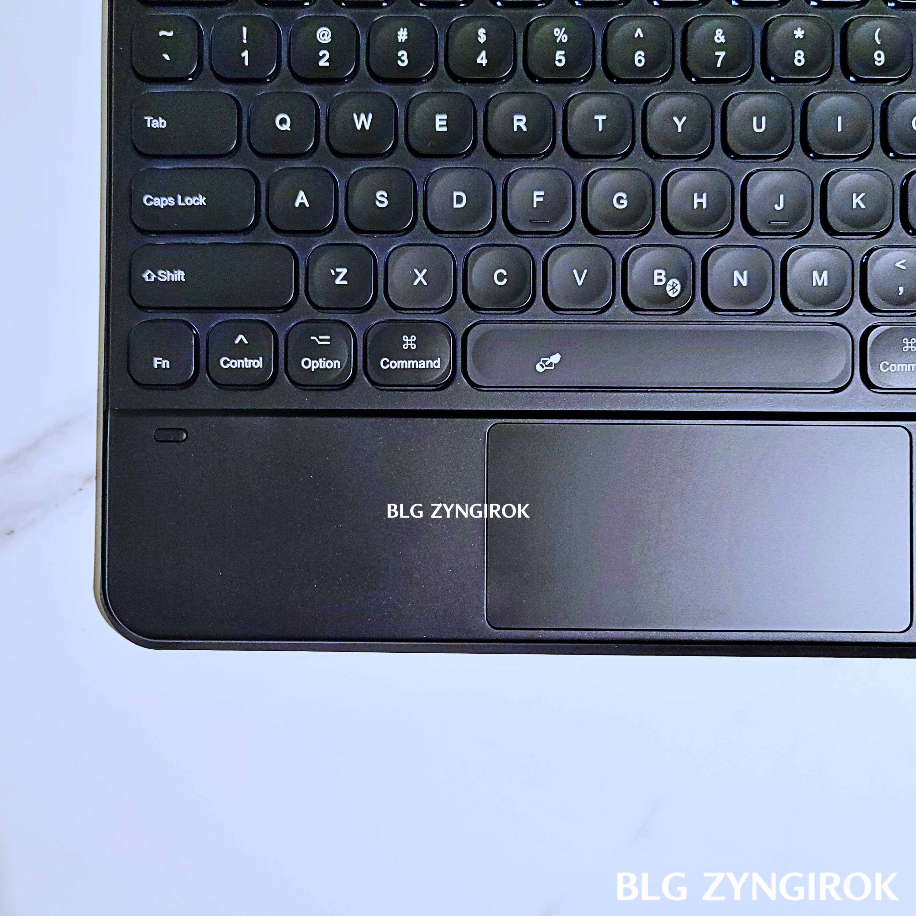 키보드 B아래 블루투스 아이콘이 새겨져있다.