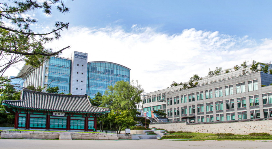 성균관대의 전통적인 전경