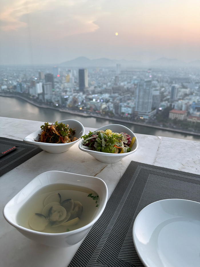 베트남 다낭 맛집 다낭타워 스테이크 하우스 & 루프탑바 Danang tower 다낭타워