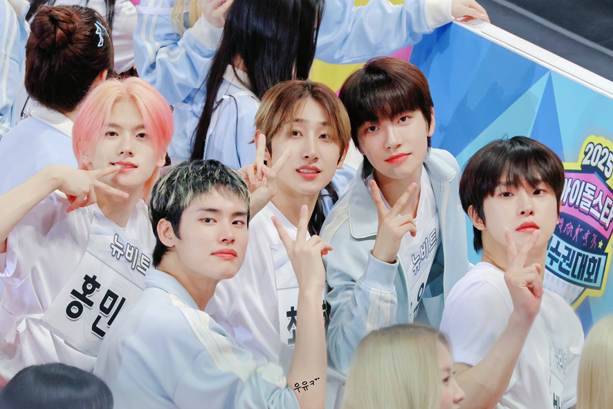 15시간 넘는 아육대 녹화에 팬들 배고플 틈 없이 준비했었던 신인 아이돌 역조공 리스트 | 인스티즈