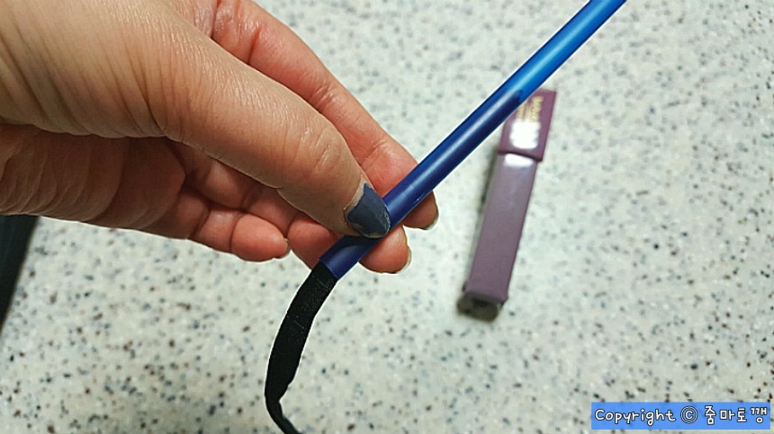 빨대에-끈-끼우기