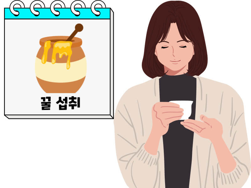 &quot;꿀 섭취&quot;라는 글씨와 꿀단지 그림이 들어간 노트 형태의 일러스트와 찾잔을 들고 차를 마시려고 하는 여성의 일러스트로, 꿀 섭취의 장점을 강조