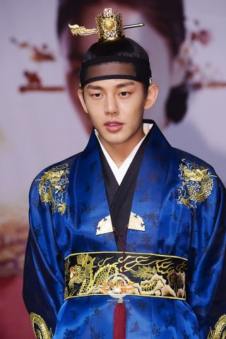 유아인 작품 활동