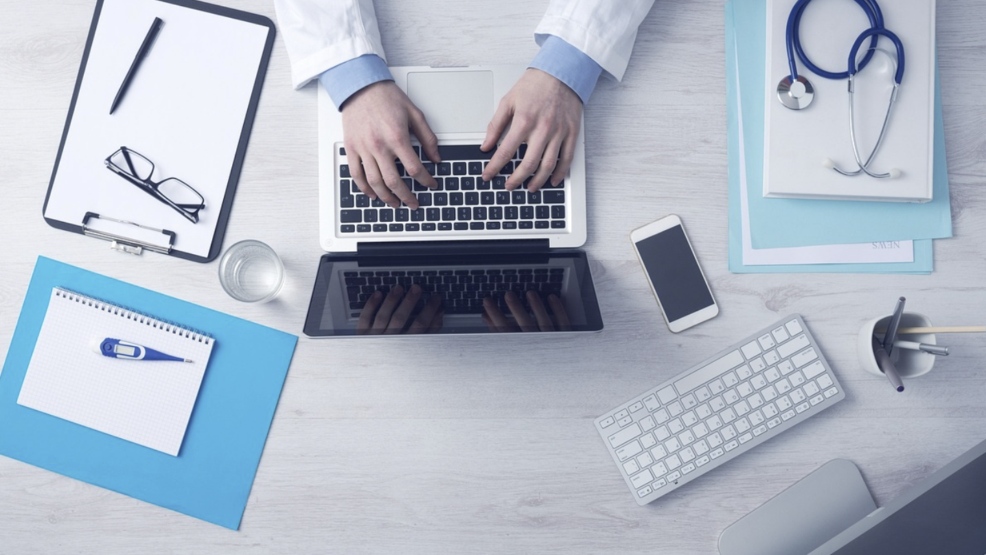 100세 시대의 지혜로운 선택: 원격 의료와 맞춤형 건강 데이터 분석으로 내 몸의 주인이 되다