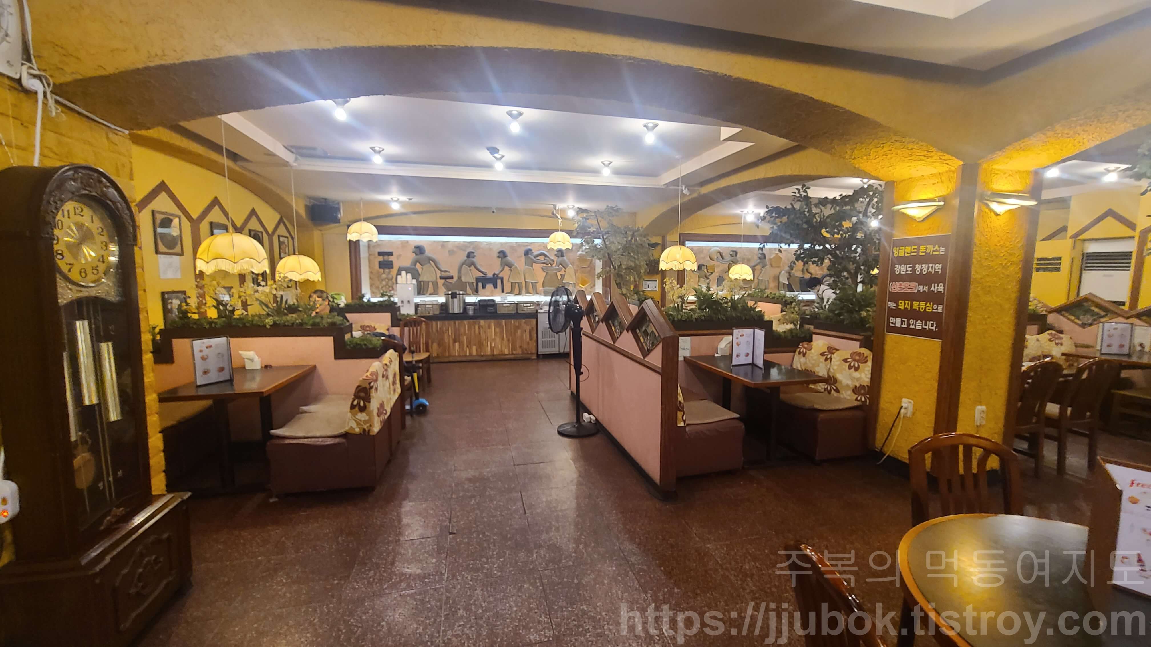 잉글랜드-왕돈까스-내부