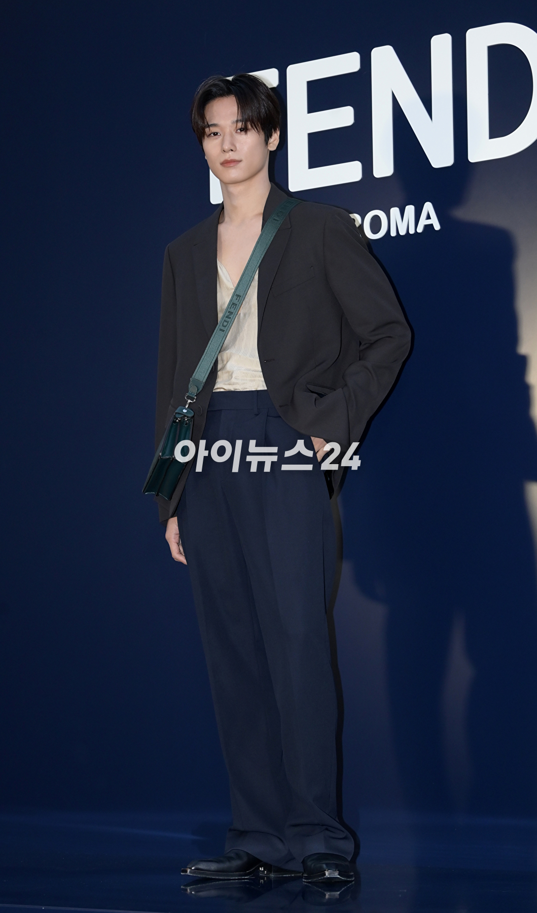 더보이즈(THE BOYZ) 주연이 25일 오후 서울 강남구 팔라초 펜디 서울에서 열린 펜디 2023-2024 윈터 컬렉션 런칭 행사에 참석하고 있다. [사진=정소희 기자]