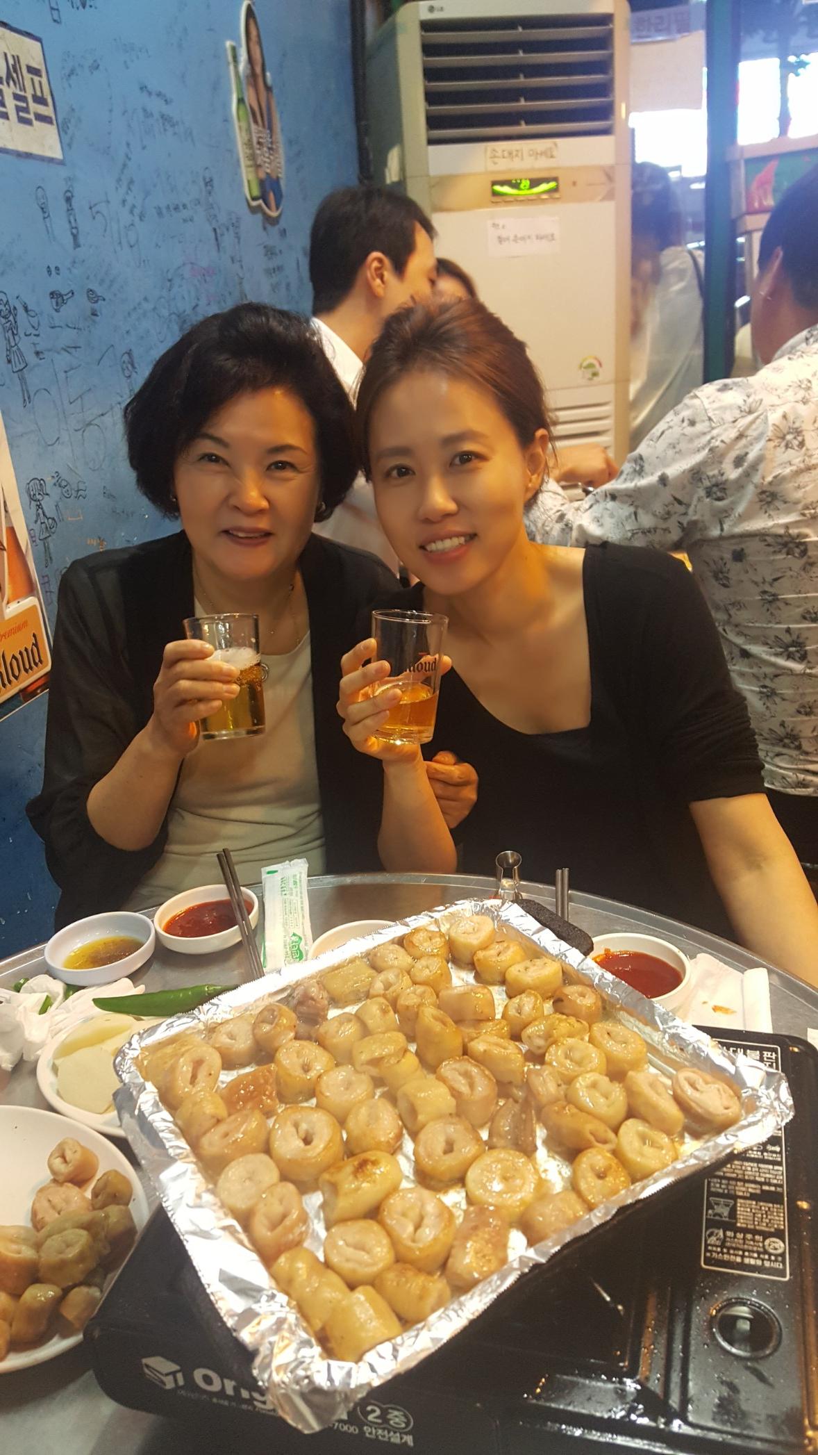 막창 먹는 모습