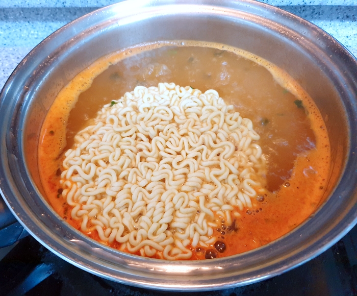 이마트 노브랜드 불 맛 해물 라면 내돈내산 후기 리뷰 매운 맵기 짬뽕 너구리 진라면 순한 가격