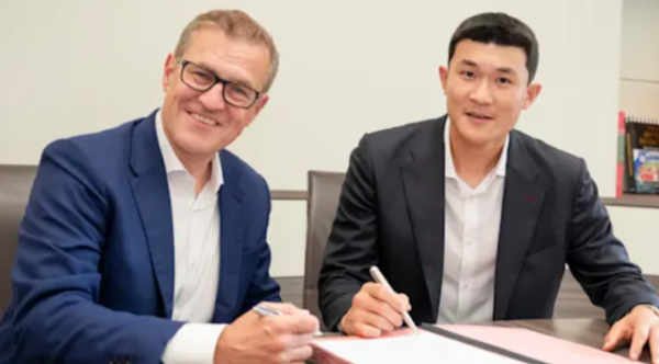 뮌헨 홈페이지 김민재 관련 사진입니다.