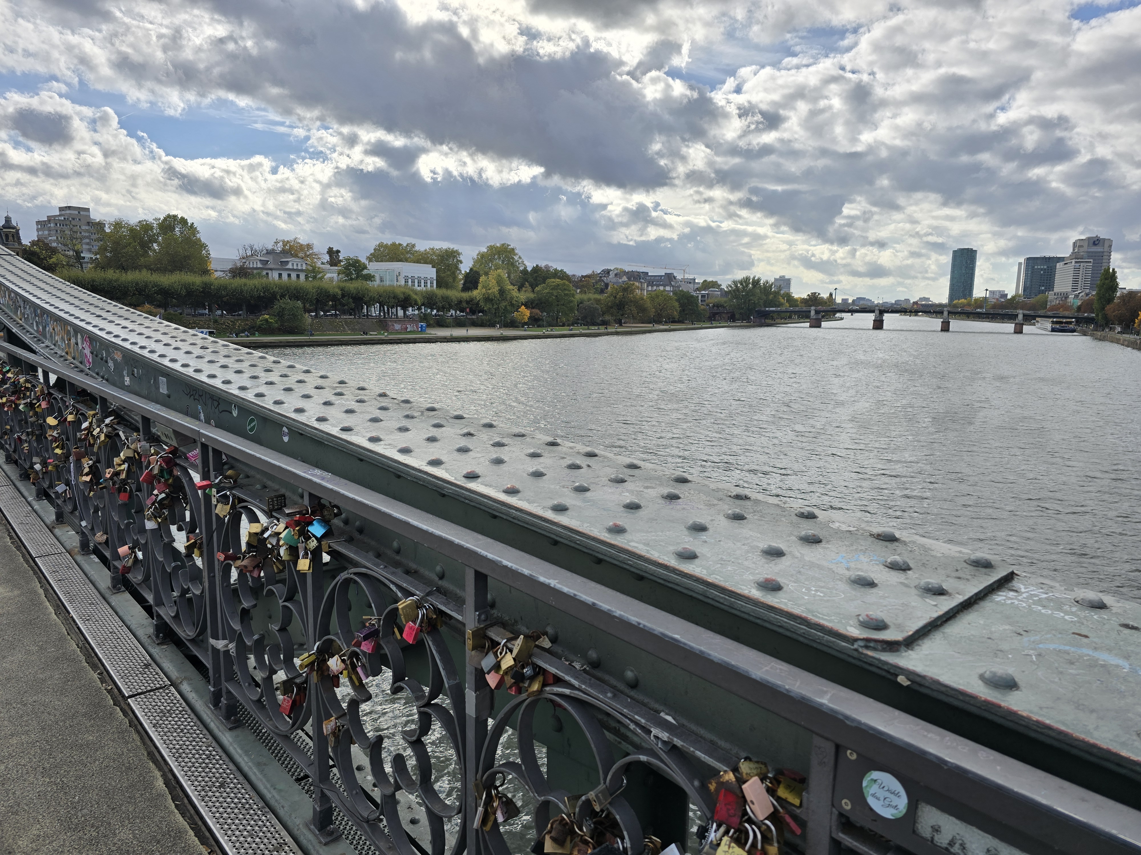 프랑크푸르트 아이젤너 다리 사랑의 자물쇠