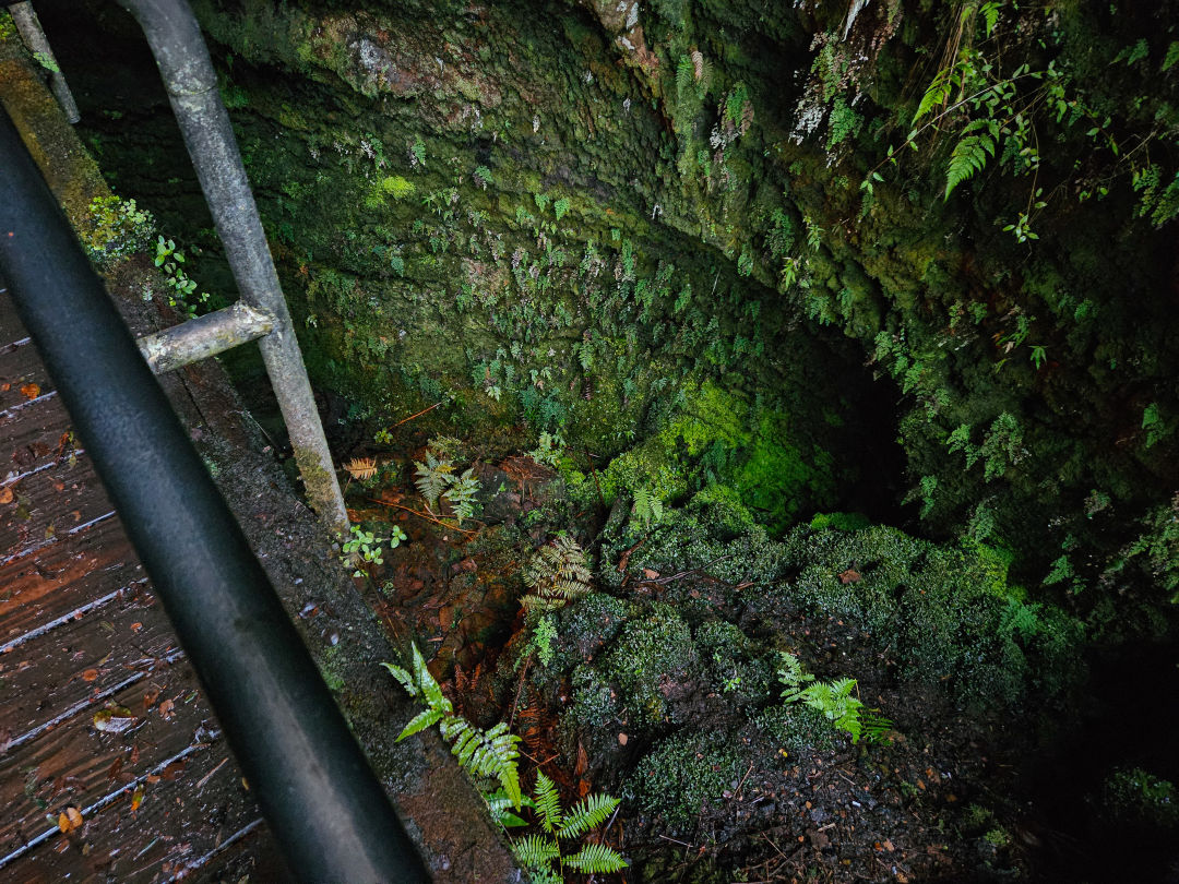 서스톤 용암 동굴 탐방