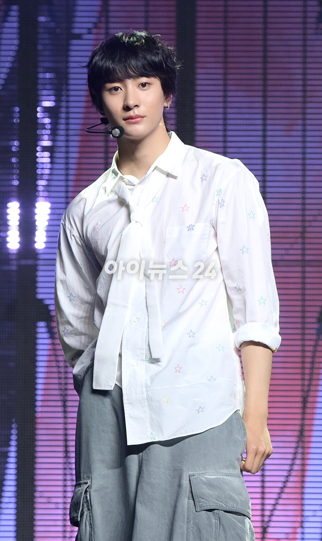 그룹 라이즈(RIIZE) 앤톤이 4일 오후 서울 용산구 한남동 블루스쿼어에서 열린 라이즈 데뷔 앨범 쇼케이스 'RIIZING DAY: RIIZE Press Premiere'에 참석하고 있다. [사진=정소희 기자]