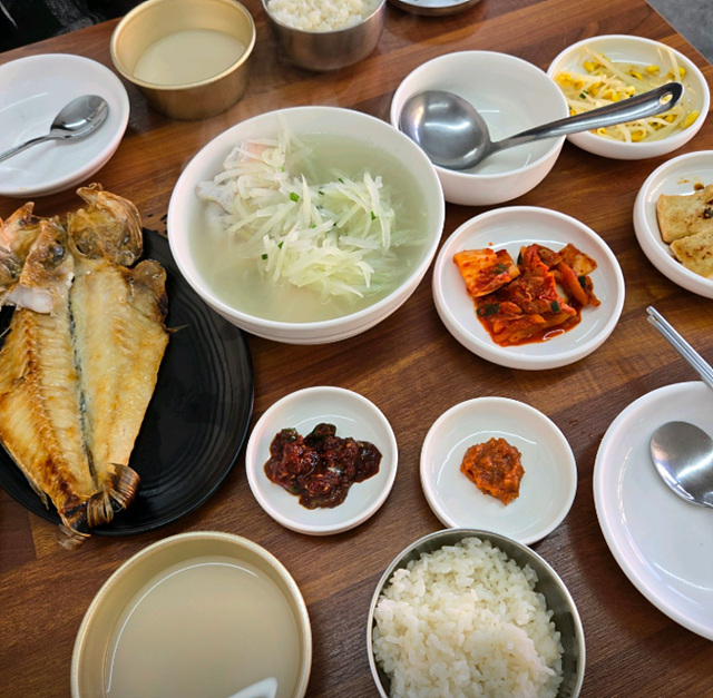 제주 전농로 근처 맛집 추천 벚꽃여행 소도리왕뼈다귀 제주냉삼시대 모던그릴 옛날홍가네칼국수 원영식당 킷사핫피엔도 호성식당 북경반점 모렐로제주 명동찌개마을