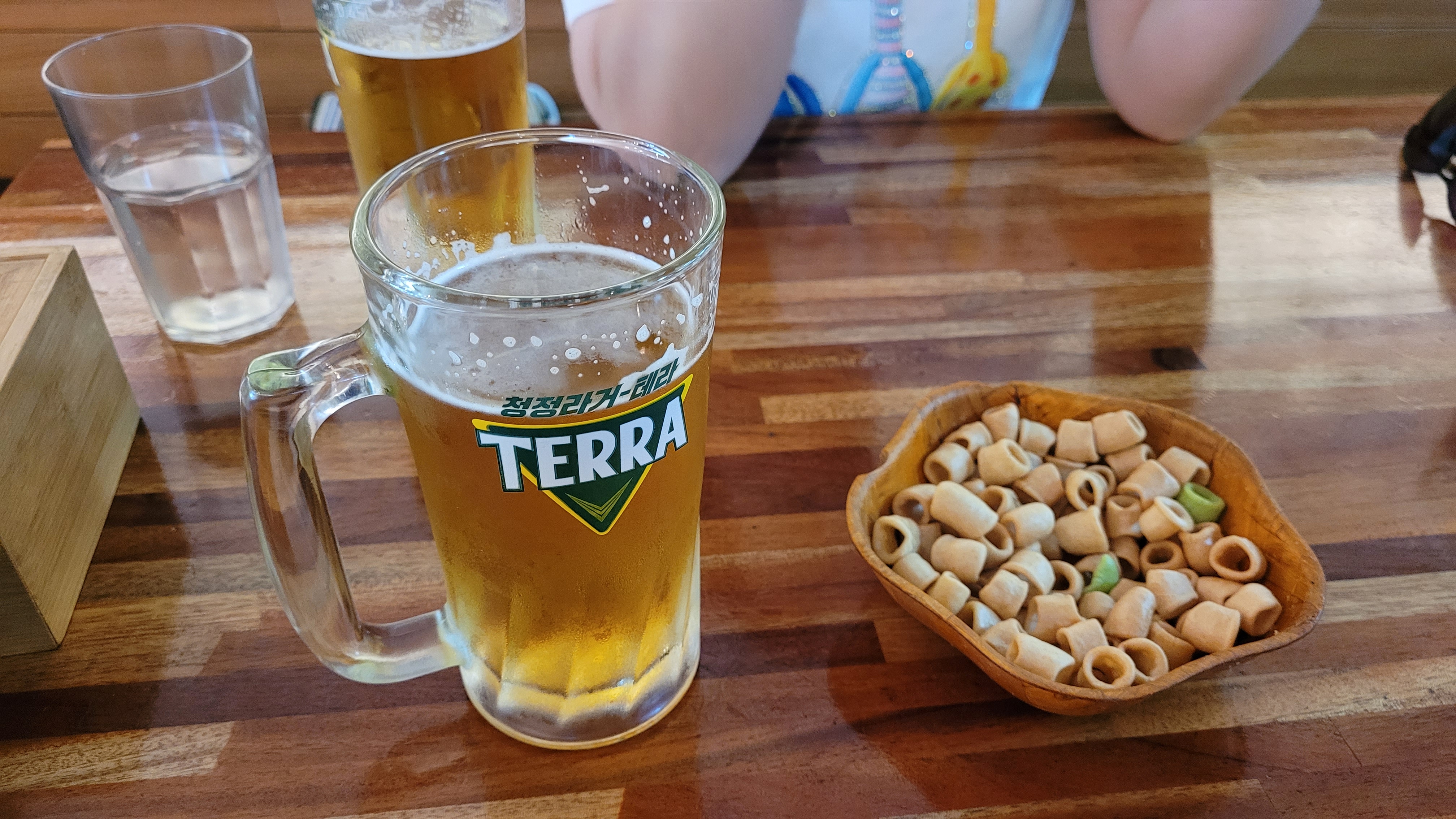 생맥주와 마카로니 안주