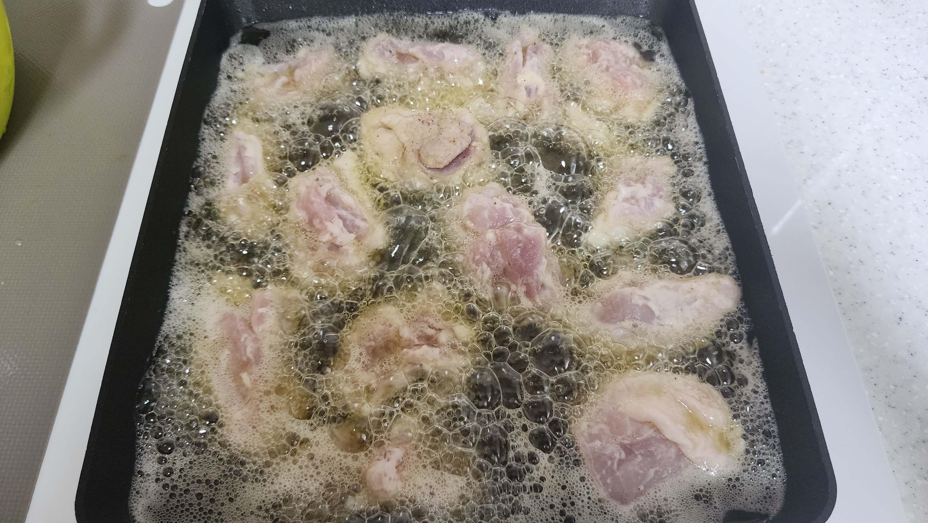 치킨 튀기기