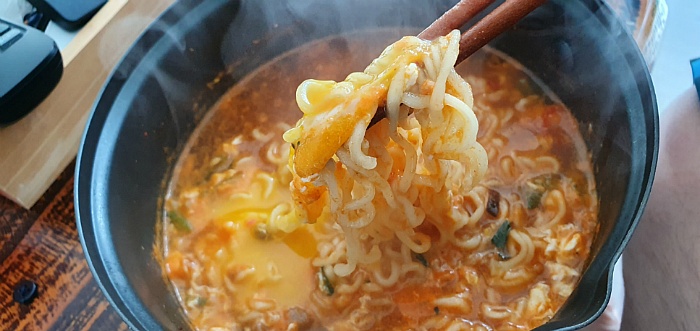라면 계란 푸는법 노른자 따로