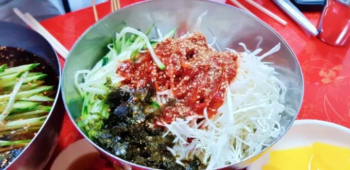 엄마는 슈퍼우먼 경주 40년 경력 노포 비빔쫄면 냉쫄면 온쫄면 쫄면 맛집