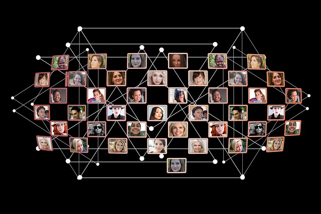 이야기가 붙는 라벨 – 문장과 카피라이팅이 음료에 생명을 불어넣던 시대