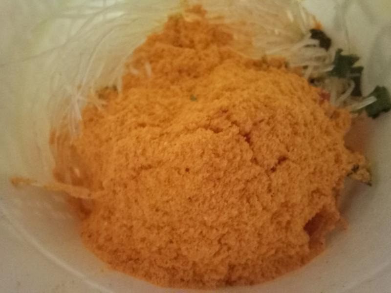 오뚜기 컵누들 매콤한 분말스프 넣음