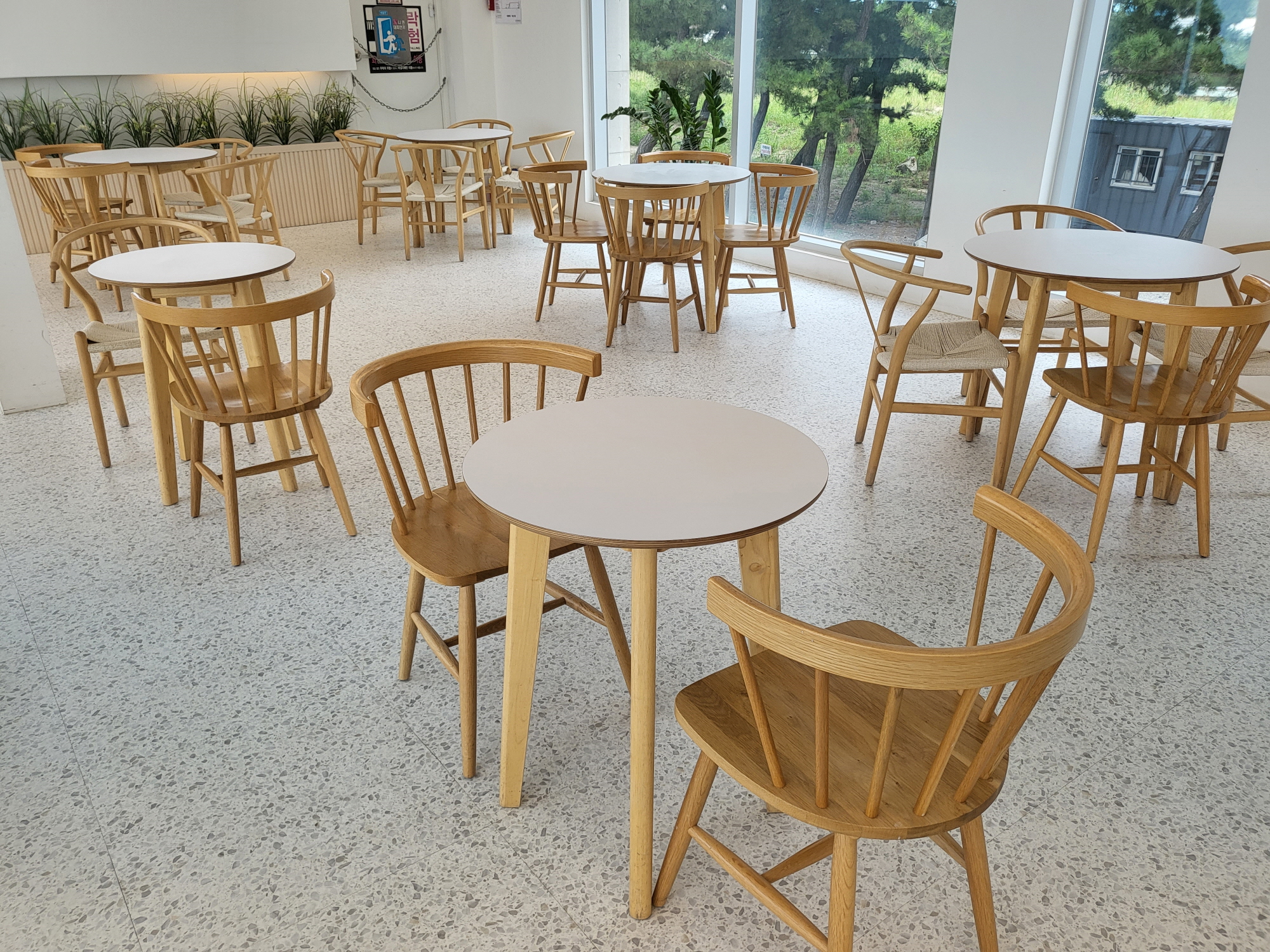 카페루헤 - 마주보는 테이블