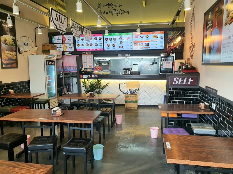 길동우동 내부 2