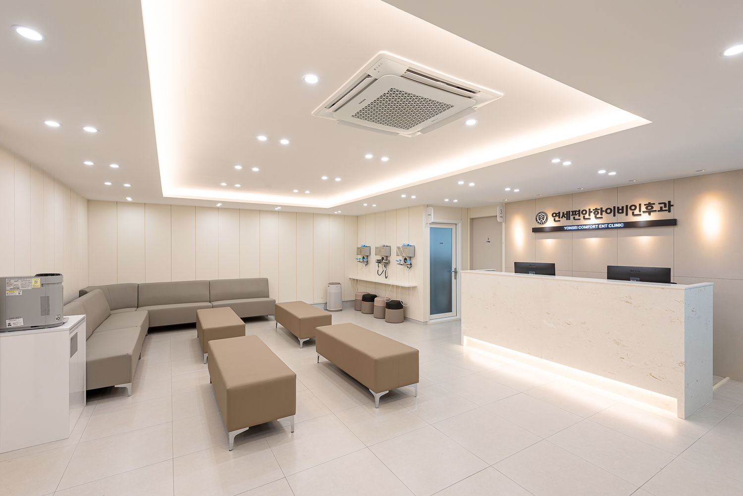 연세편안한이비인후과 로비