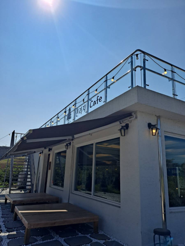 연리지 건물 밖