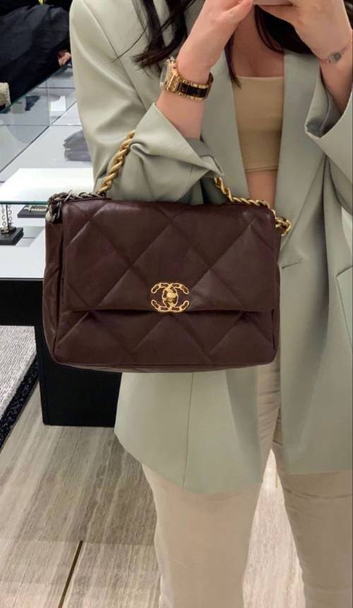 샤넬 19백 브라운 컬러 코디