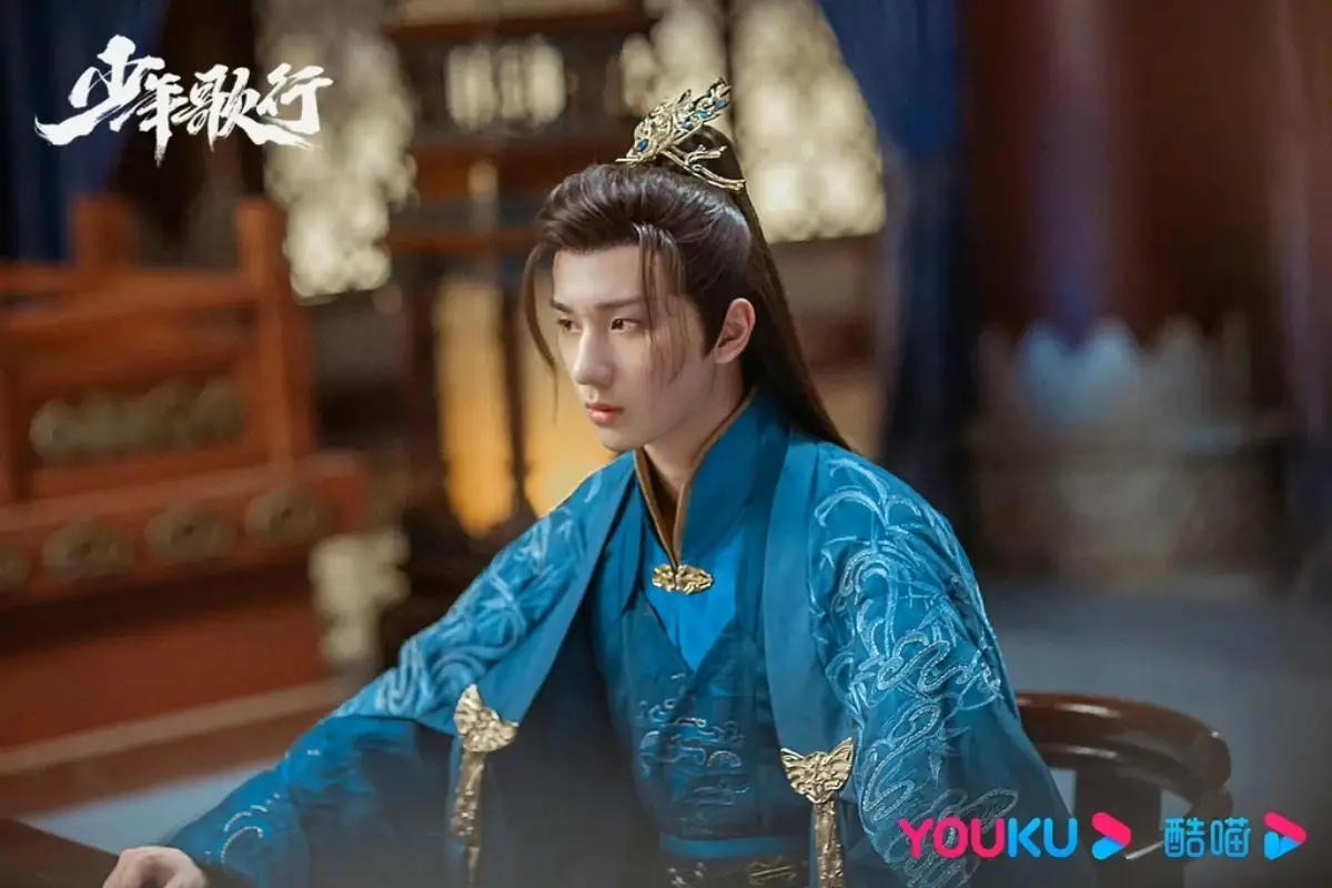 파란옷을-입고있는-소초하