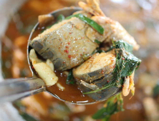 솥뚜껑 메기매운탕