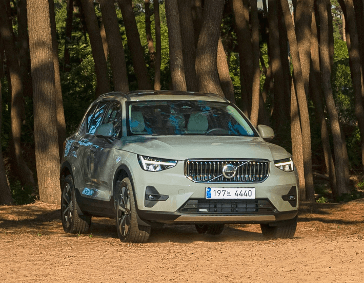 볼보 XC40 세이지 그린 한정판 에디션