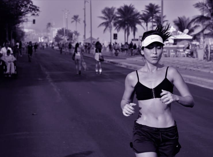 길거리에서-조깅하는-여자