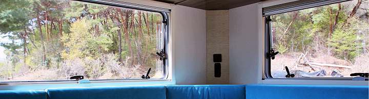 생방송오늘저녁 수술만 11번? 아픈 아내의 발이 되어준 좌식 거실 주문형 캠핑카 업체