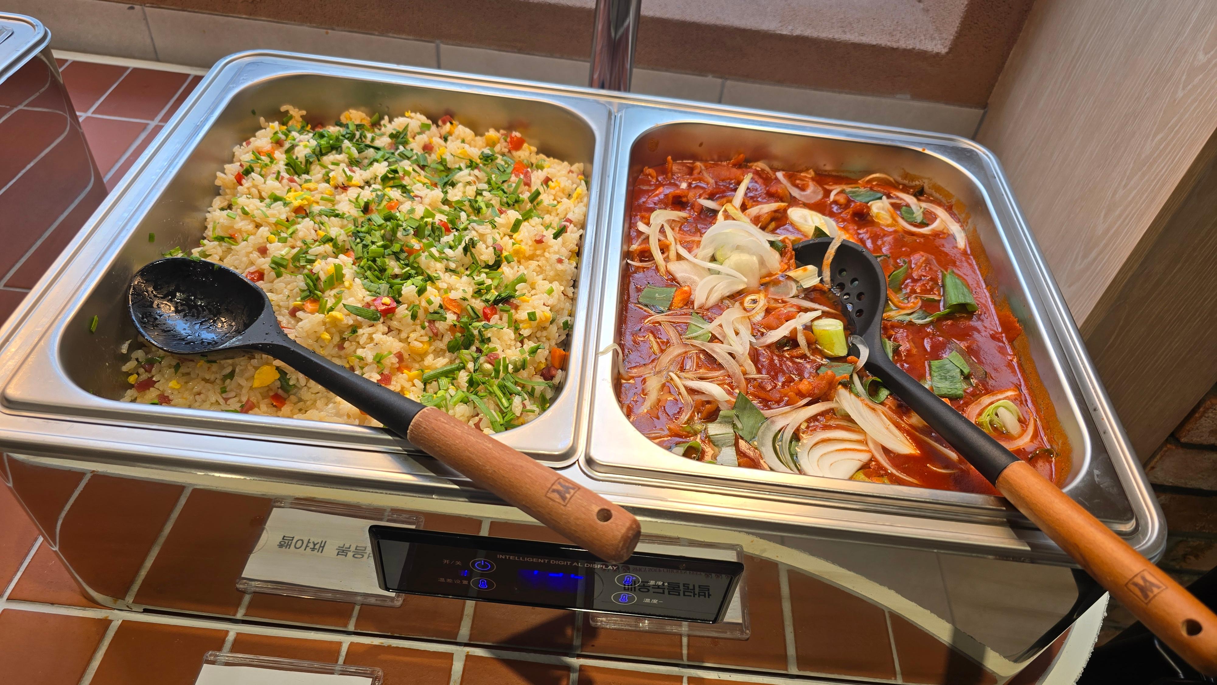 투가이즈 볶음밥과 떡볶이