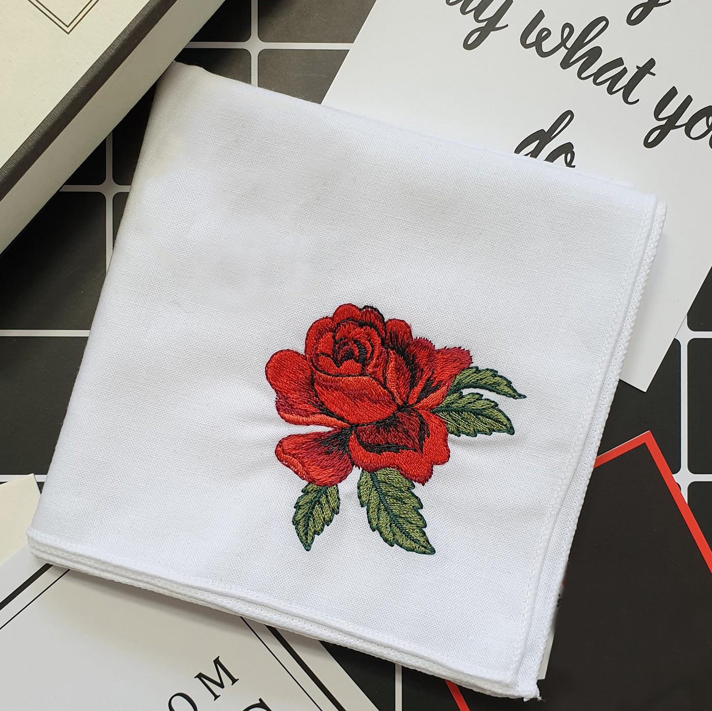 에버랜드 장미축제 팝업스토어에서 판매 중인 로즈 테마 굿즈