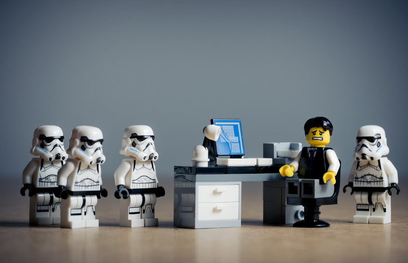 AI가 대체할 직업 vs. 인간이 필수적인 직업: 변화하는 노동 시장 전망