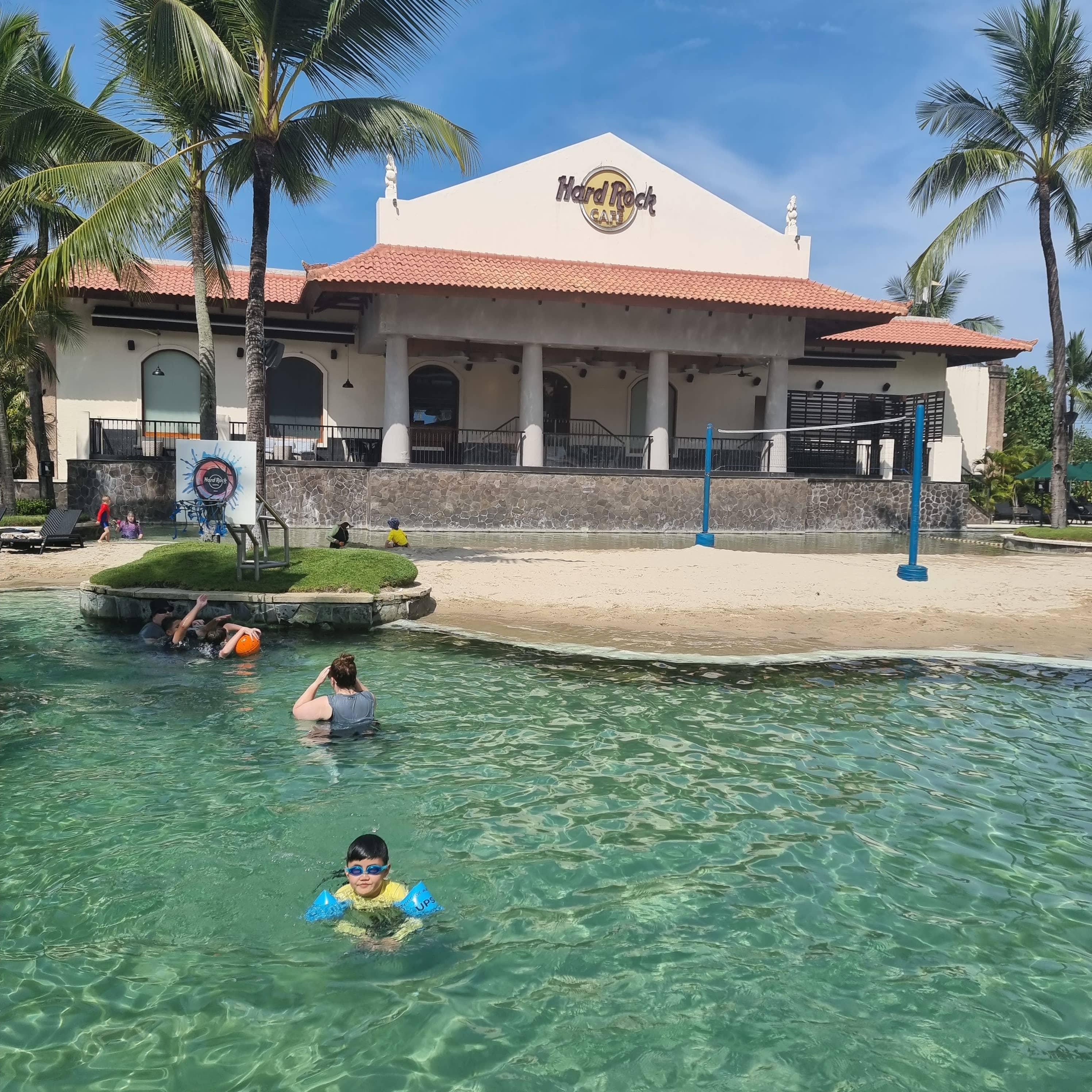 발리 최대 규모의 프리폼 야외 수영장이 있는 하드록 호텔 발리