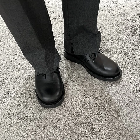 슬랙스와 함께한 러프 더비 착용 사진