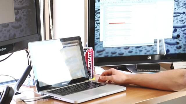 눈건강에위험-많은디지털기기화면들