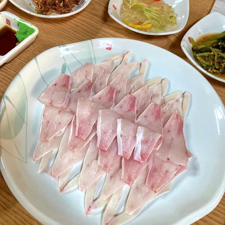 식객 허영만 백반기행 164회 최윤영 편 입 안에 퍼지는 담백함 병어회, 덕자회, 하모회, 갑오징어회 목포 자유시장 맛집 소개