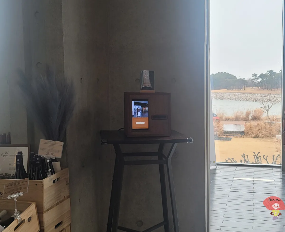 인천-중구-영종도-네스트호텔-쿤스트라운지-근처에-있는-즉석-흑백-사진기