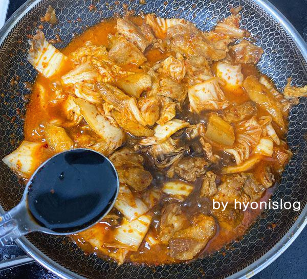 두부김치_간장넣기