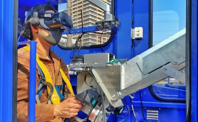 일본에서 철도를 건설하고 있는 거대 VR 로봇 VIDEO: Giant VR Robots Are Building Railways In Japan