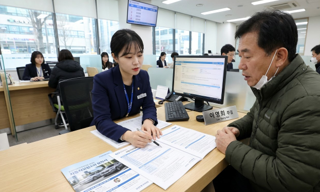 자동차보험 서류나 상담 데스크 모습